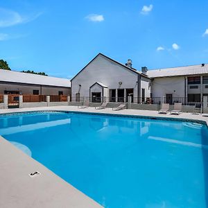 Clarion Pointe Marshall